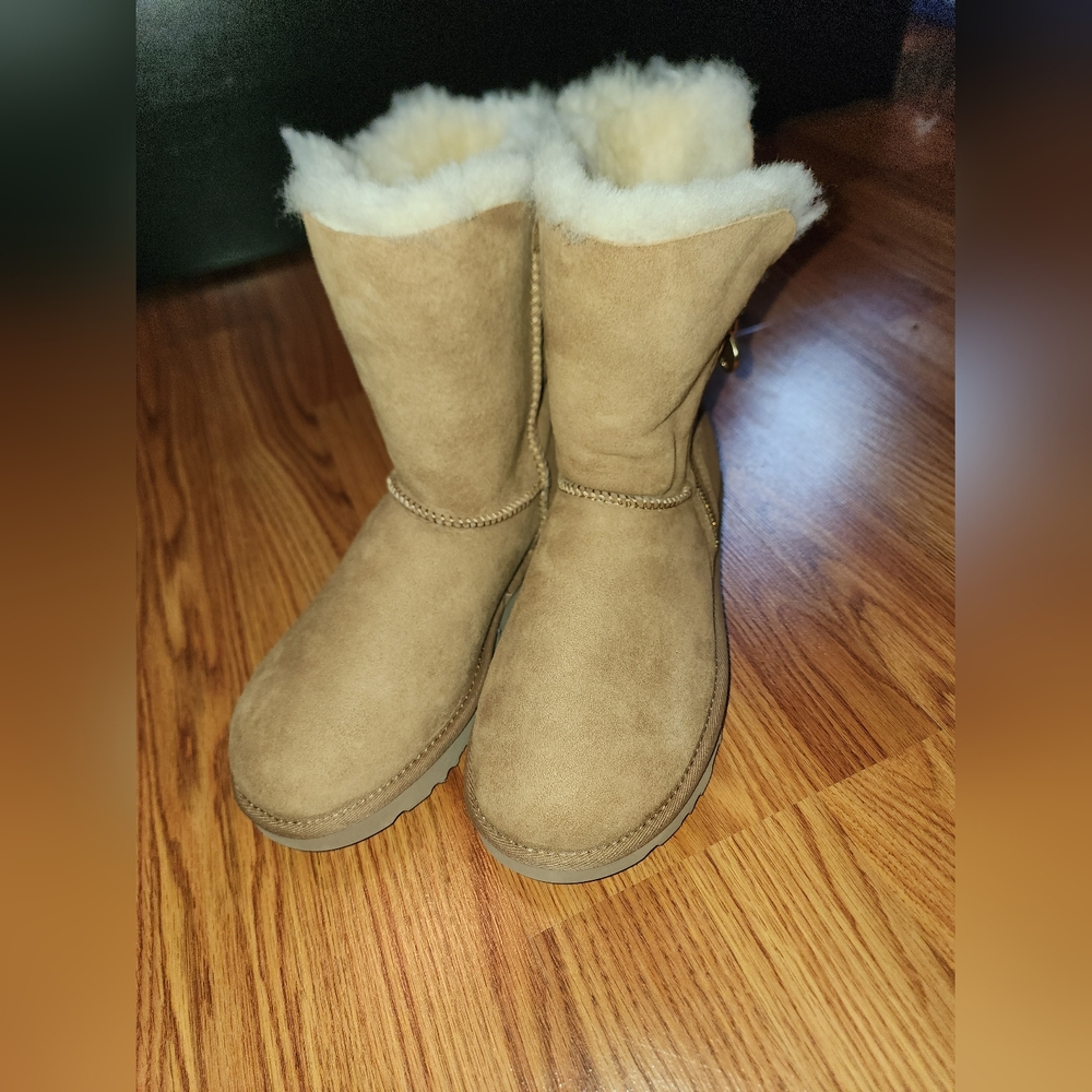 UGG Chestnut Ankle Boots with Shearling - Picture 7 of 10